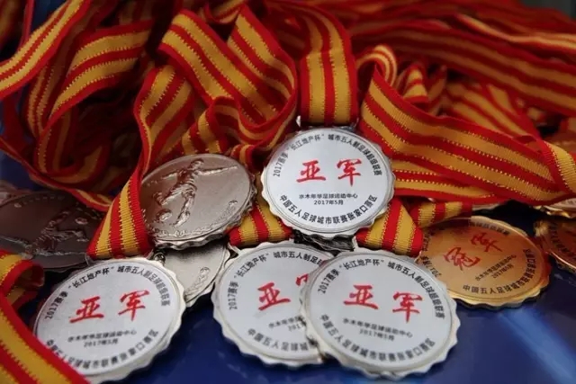 得好好练练投篮！孙璇全场仅10中3&三分5中0 但另有6板10助